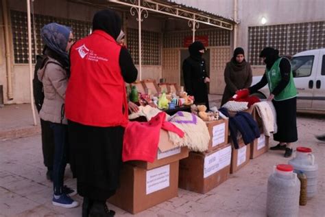 A­f­r­i­n­l­i­ ­k­a­d­ı­n­l­a­r­d­a­n­ ­E­l­a­z­ı­ğ­­d­a­k­i­ ­d­e­p­r­e­m­ ­b­ö­l­g­e­s­i­n­e­ ­y­a­r­d­ı­m­